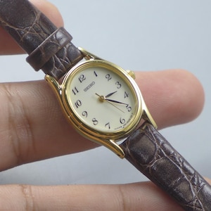 Vintage Seiko 1N01 0AW0 Creamy Dial Men Quartz Watch Japan JDM 