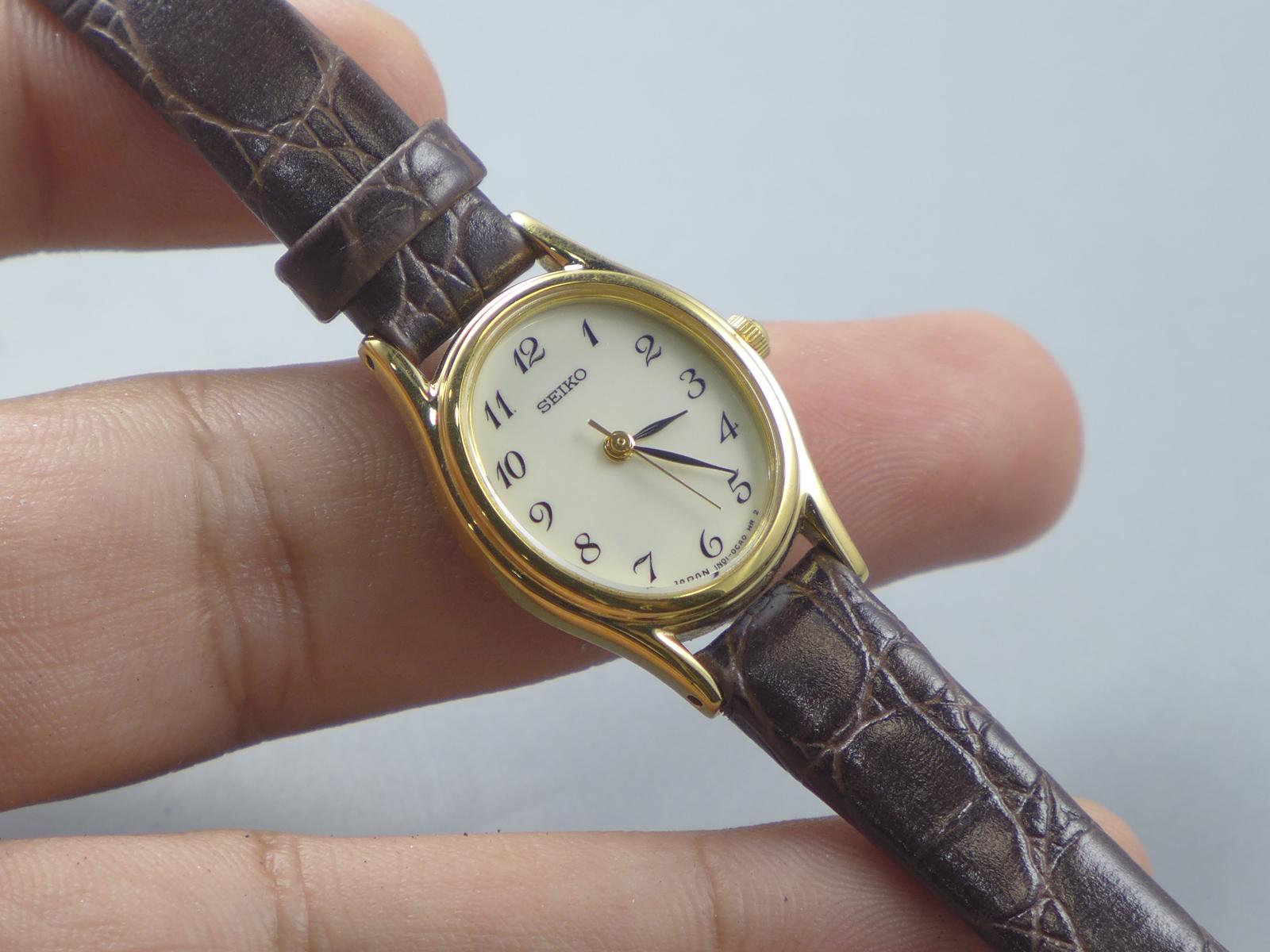 Vintage Seiko 1N01 0AW0 Creamy Dial Men Quartz Watch Japan JDM