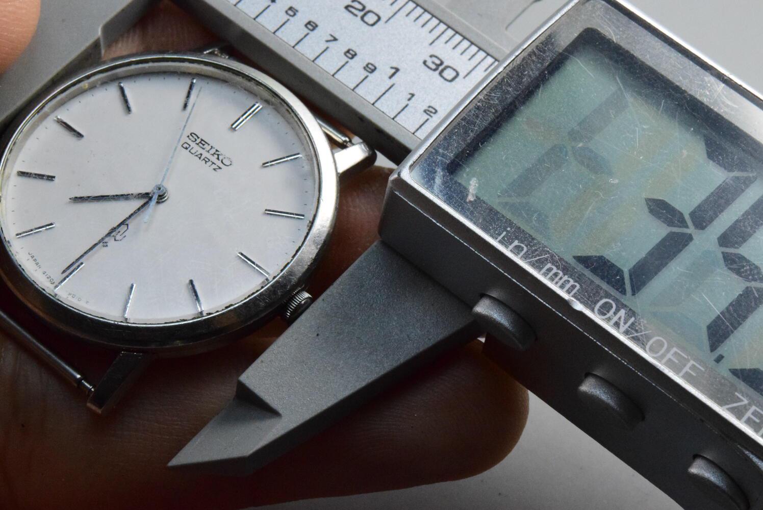 Vintage Seiko 4120 9010 White Dial Men Quartz Watch Japan JDM