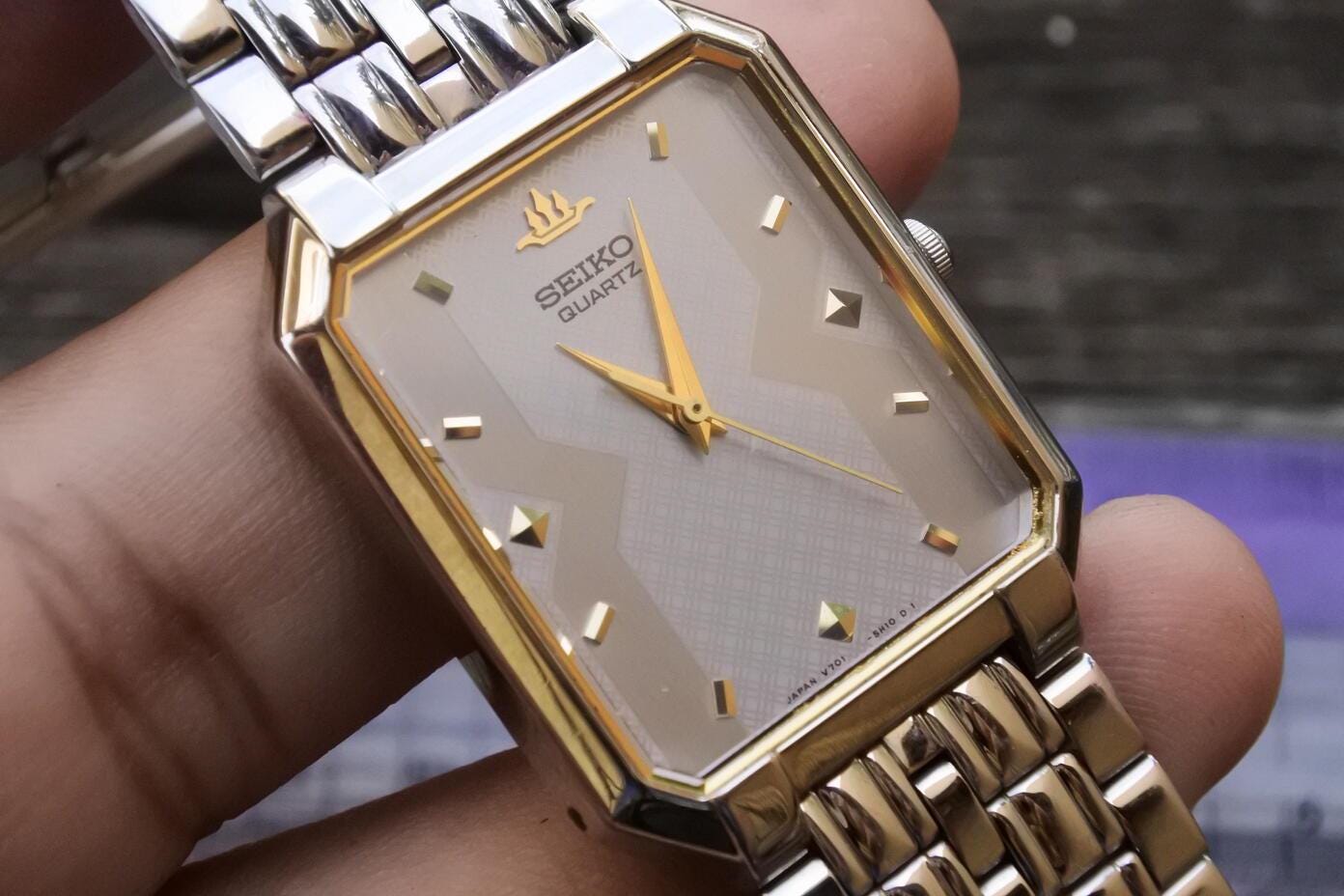 Vintage Seiko Galaxy V701 5J40 Texture Dial Men Quartz Japan