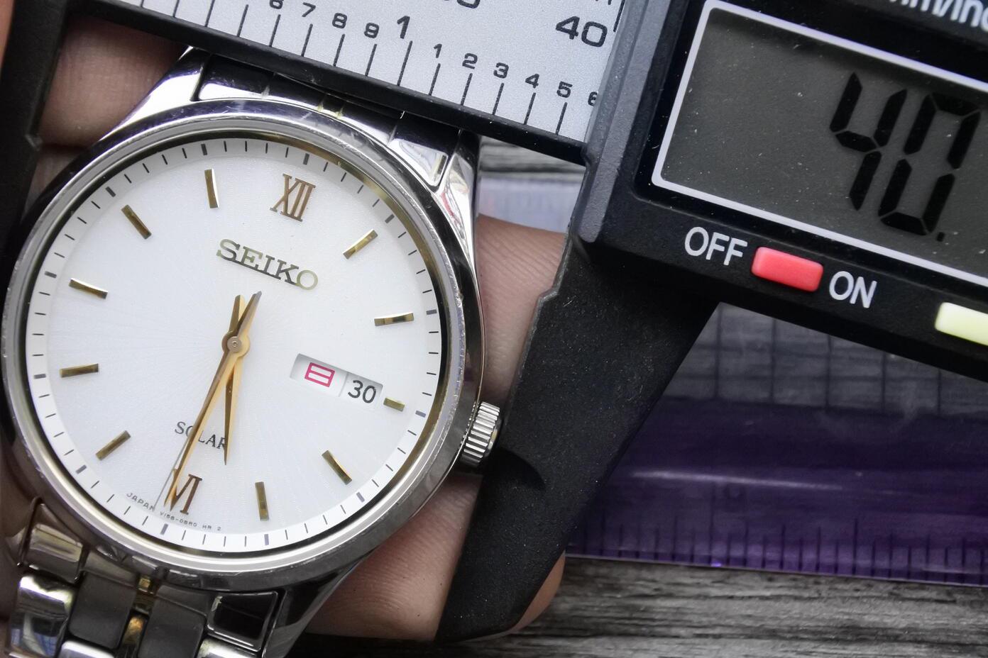 Vintage Seiko Solar V158 0AW0 Roman Numeral Dial Men Quartz Watch