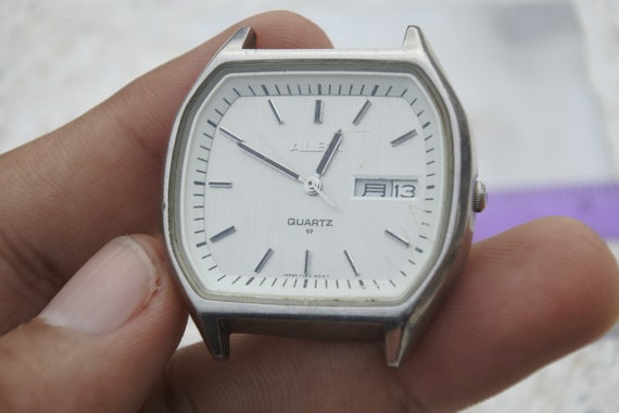 Vintage Alba Y563 5010 Kanji Date Men Quartz Wristwatch Japan