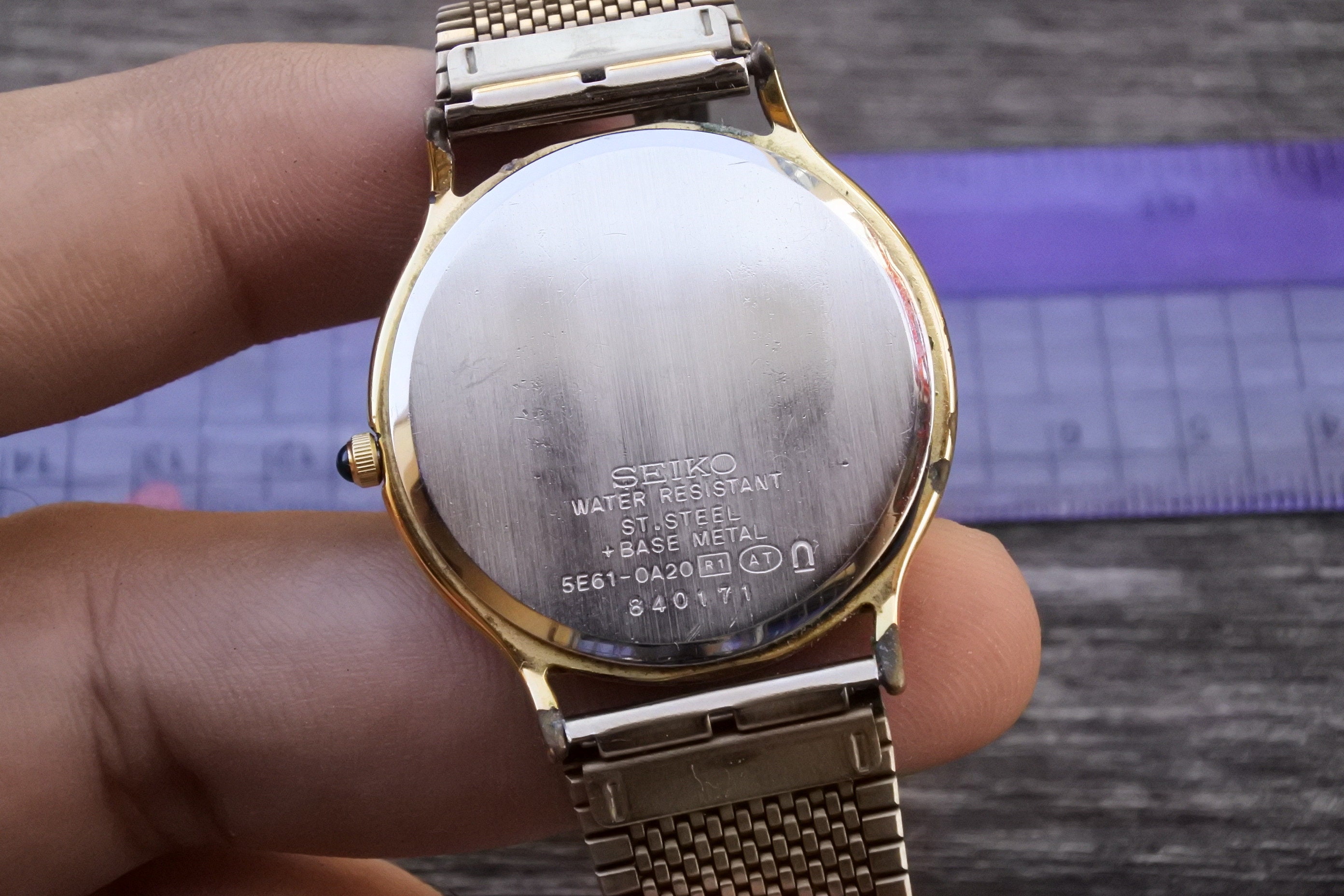 Vintage Seiko Dolce 5E61 0A20 IRIDESCENT DIAL Men Quartz Watch