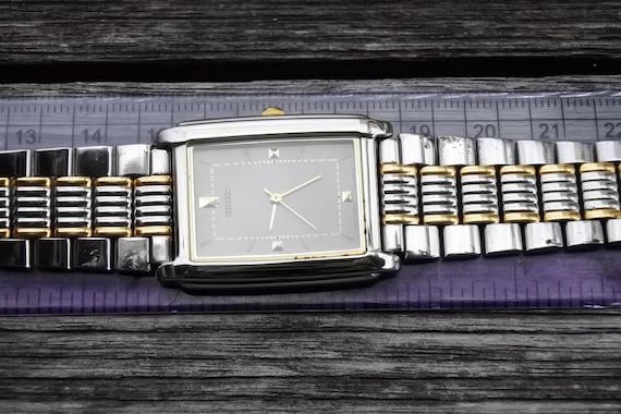 Vintage Seiko V701 5E30 Gray Dial Men Quartz Watch Japan Square