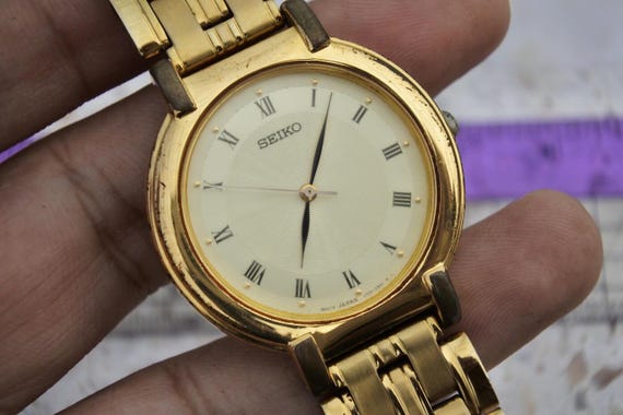 Vintage Seiko V701 1761 Roman Numeric Dial Men Quartz Watch Japan