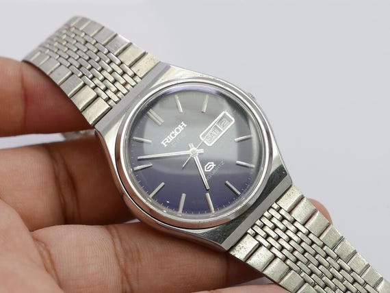 Vintage RICOH FINE REQUARTZ Blue Dial Men Quartz Watch Japan Round