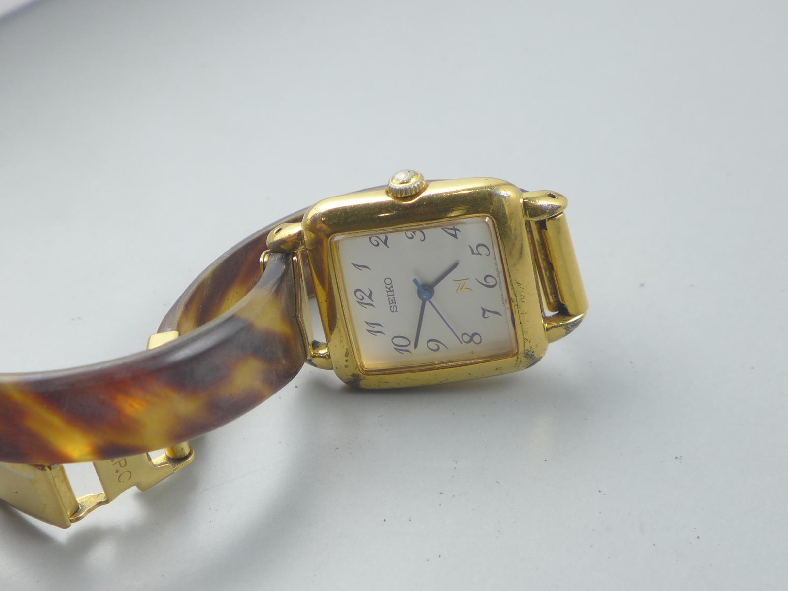 セイコー古時計 Vintage Seiko 1F21 5020 White Dial Lady Quartz Watch Japan JDM