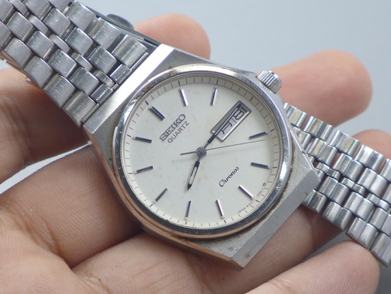 Vintage Seiko Chronos 8123 6320 White Dial Men Quartz Watch Japan