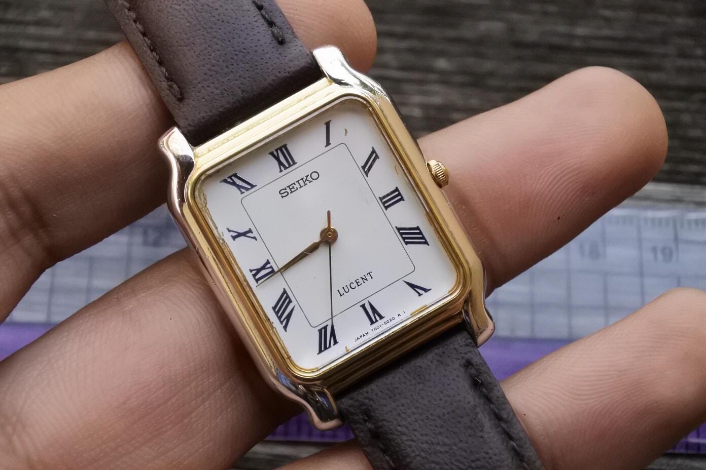 Vintage Seiko Lucent 7N01 5200 Roman Numeric Dial Men Quartz Watch