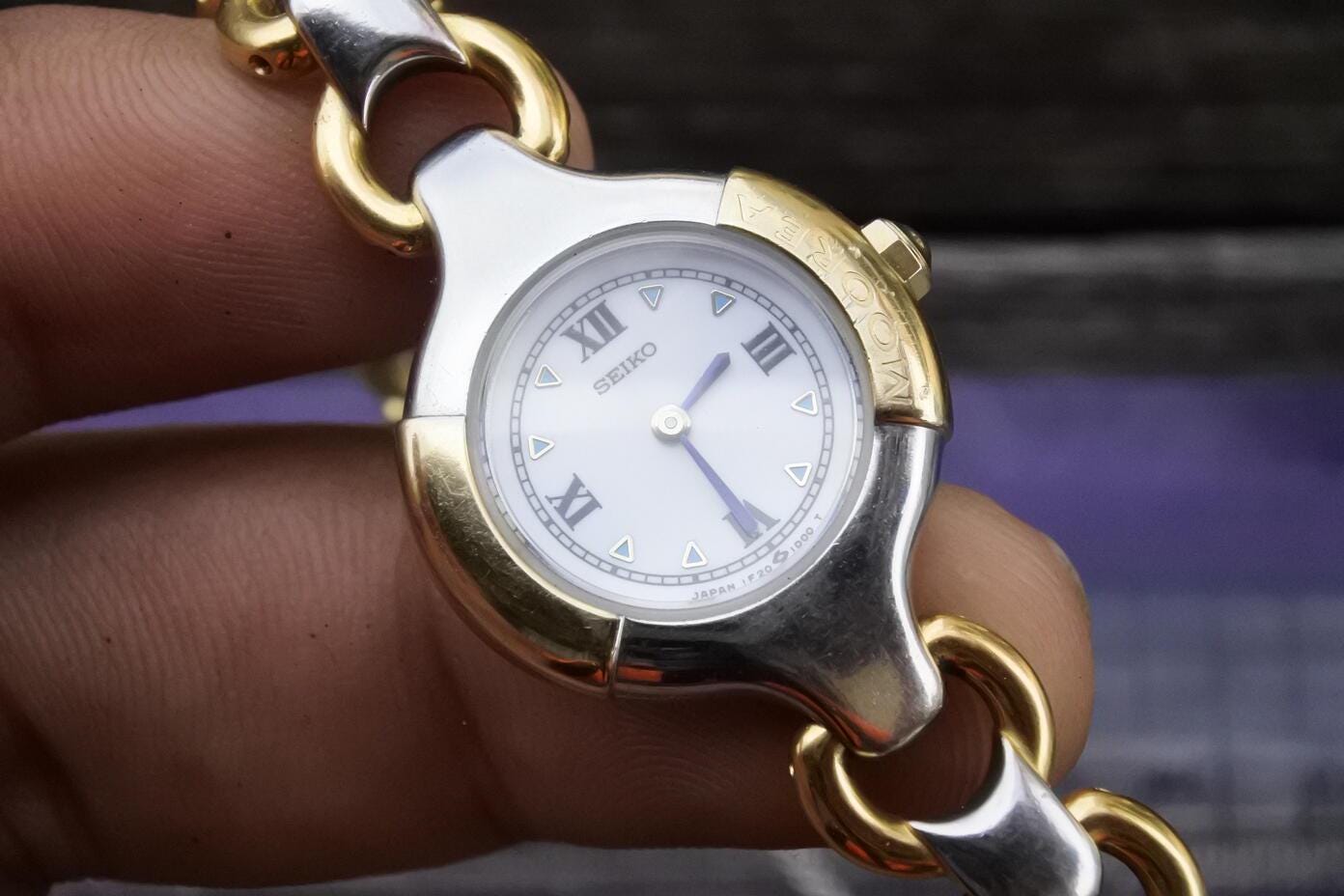 Vintage Seiko Moorea 1F21 0010 Integrated Bracelet Lady Quartz