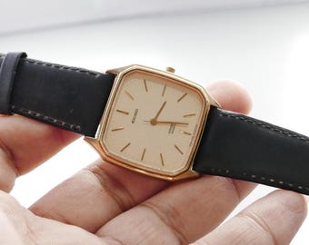 Seiko Avenue 2K23-6130 ゴールド ホワイト Vintage Seiko Avenue 2K23 6130 Men Quartz Watch Japan Round