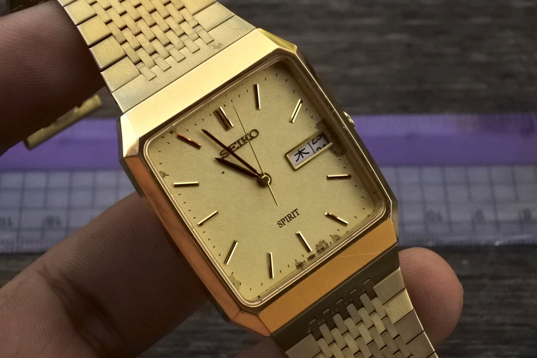 SEIKO セイコー SPIRIT デイデイト 腕時計 9533-5030 Vintage Seiko Spirit 9533 5030 Yellow Dial Men Quartz Watch Japan
