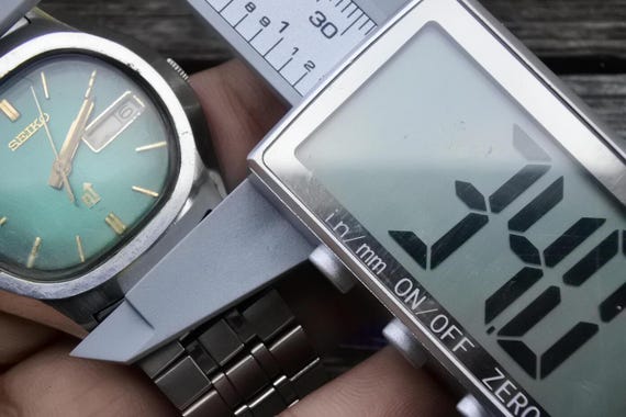 Vintage Seiko Elnix 0703 5000 Green Dial Men Quartz Watch Japan