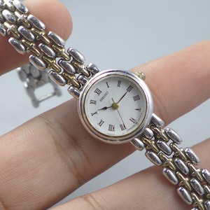 Vintage Seiko 1F21 0A30 Roman Numeric Dial Lady Quartz Watch Japan