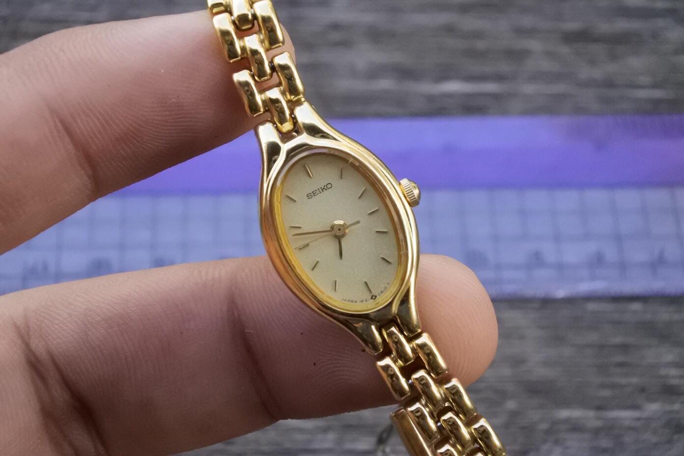 Vintage Seiko Gold Plated 1F21 5A00 Integrated Bracelet Lady