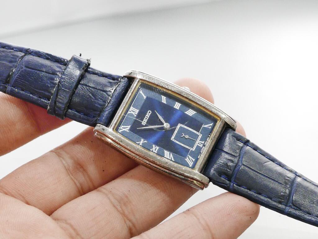 Vintage Seiko 7N07 5010 Blue Dial Men Quartz Watch Japan JDM