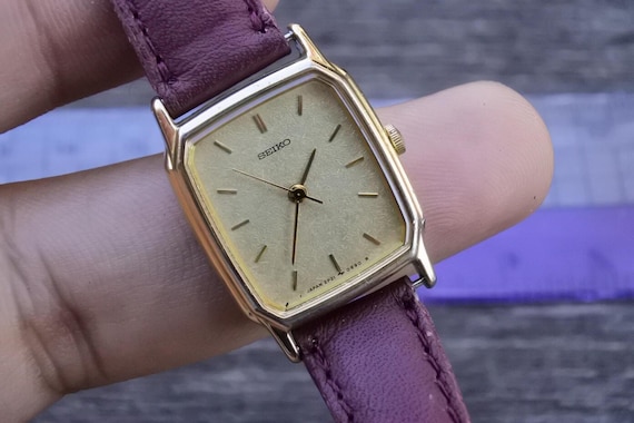 88年製/新品電池/稼働 セイコー 2P21-5220 ゴールド文字盤ギョーシェ Vintage Seiko Gold Plate 2P21 5220 Yellow Dial Lady Quartz Watch