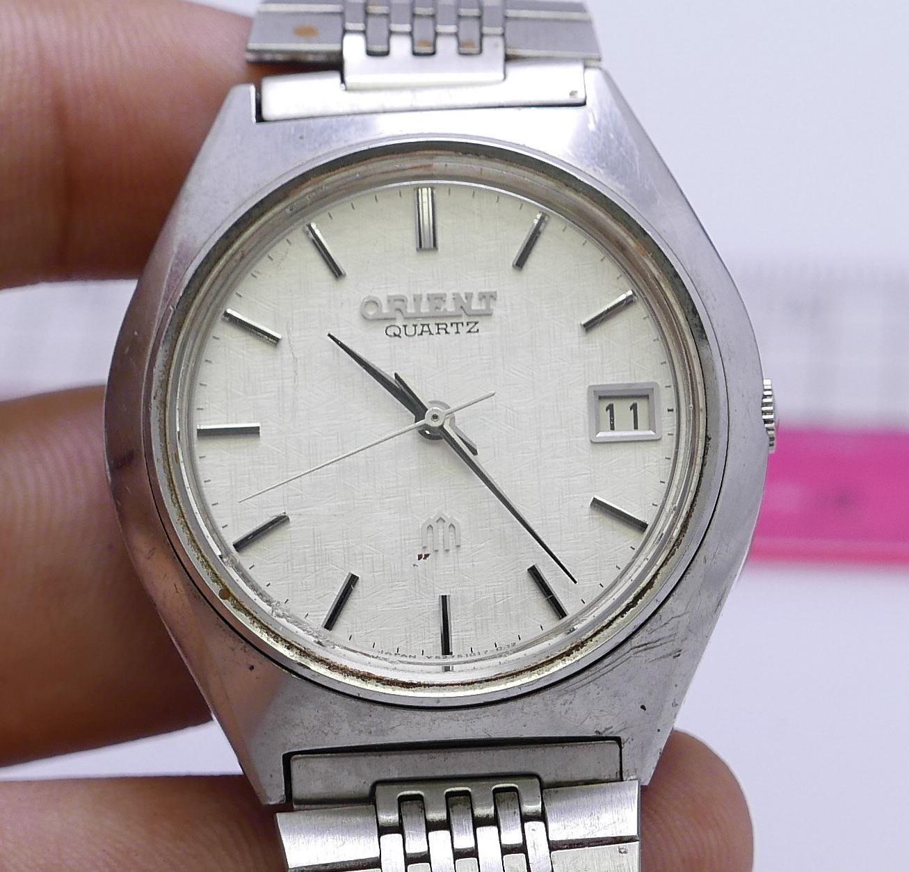 Vintage Orient Year 1980s Textured Dial Men Quartz Watch Vintage Orient Year 1980s Textured Dial Men Quartz Watch