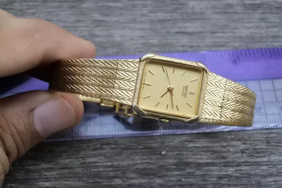 SEIKO ゴールド 長方形 時計 Vintage Seiko Gold Plated 7321 5810 Yellow Dial Lady Quartz