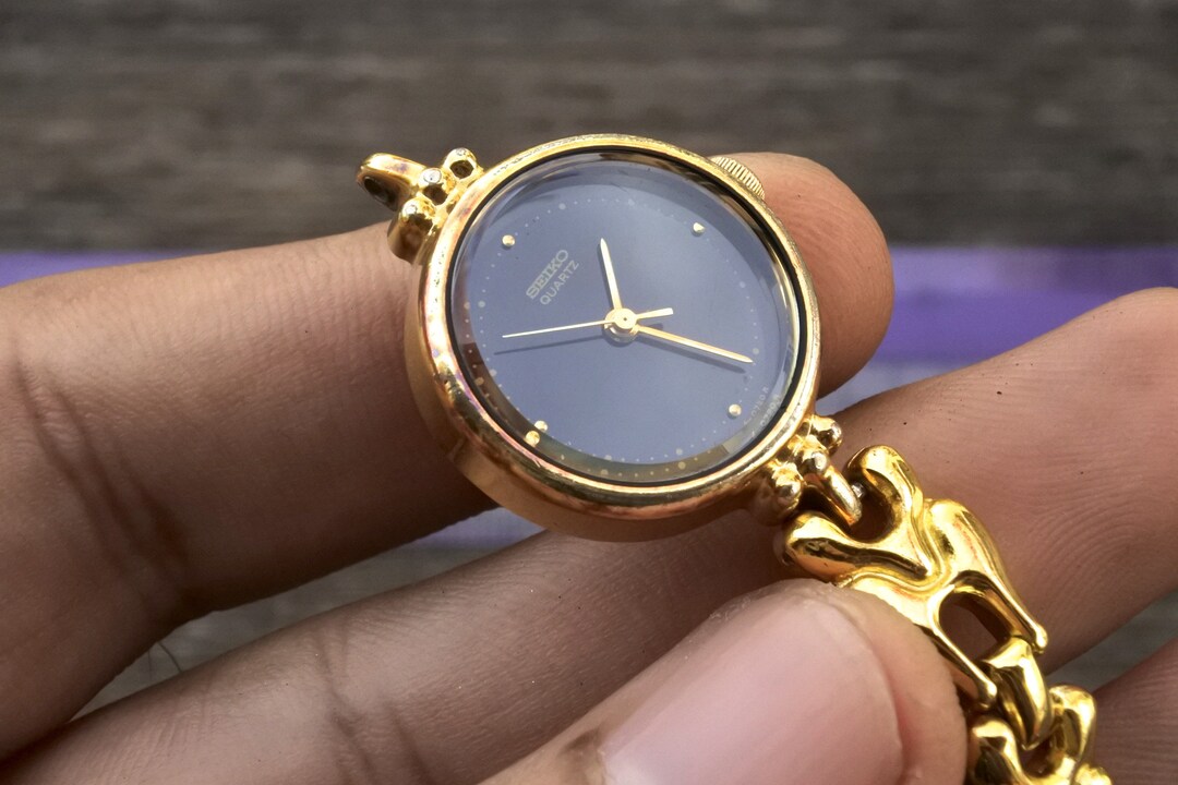 Vintage Seiko Gold Plated 1421 0070 Black Dial Lady Quartz Watch