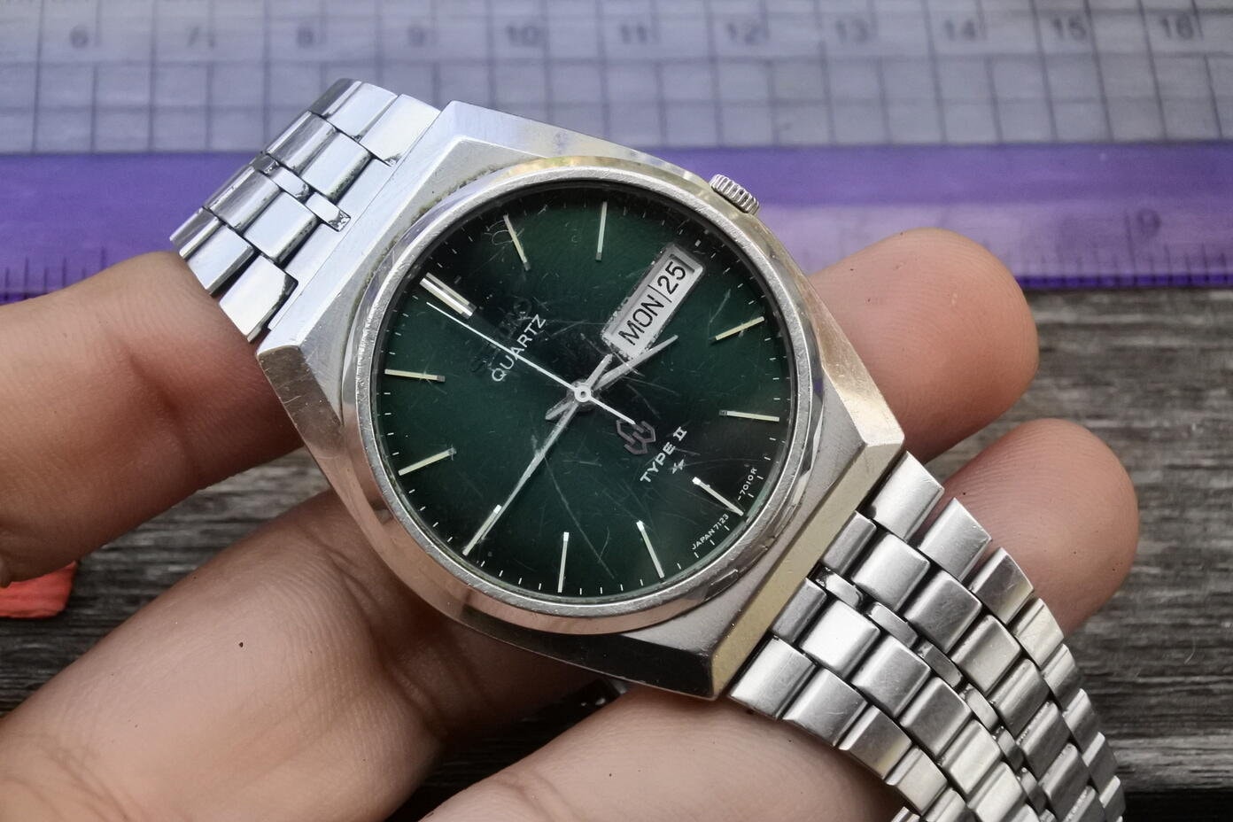 Vintage Seiko Type II 7123 7010 Green Dial Men Quartz Watch Japan