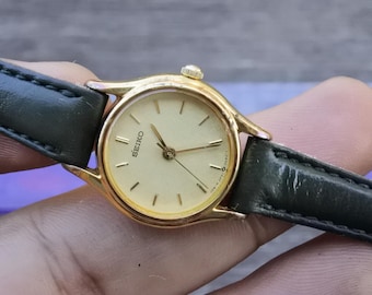 Vintage Seiko 2P21 0A80 Yellow Dial Lady Quartz Watch Japan Round