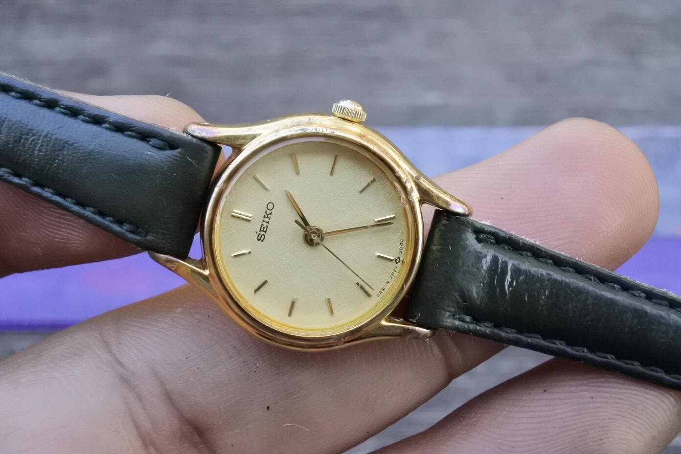 Vintage Seiko 2P21 0A80 Yellow Dial Lady Quartz Watch Japan Round
