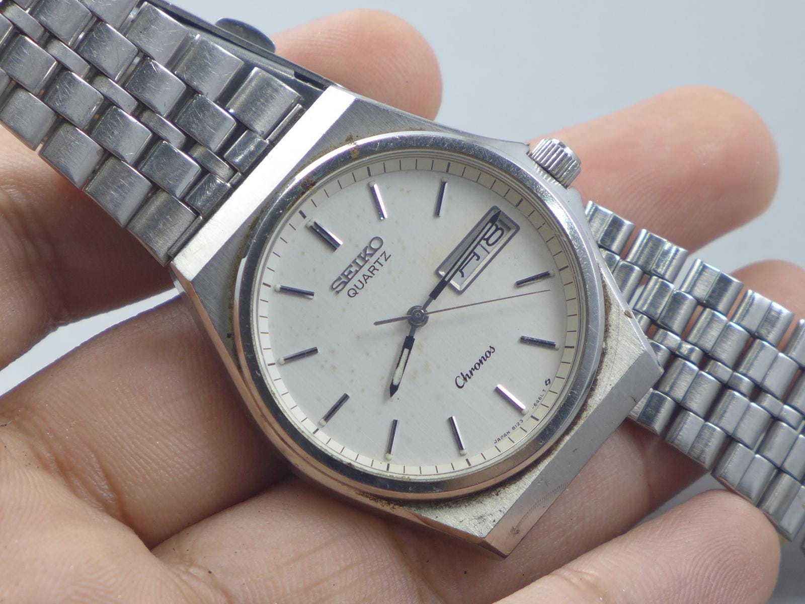 Vintage Seiko Chronos 8123 6320 White Dial Men Quartz Watch Japan