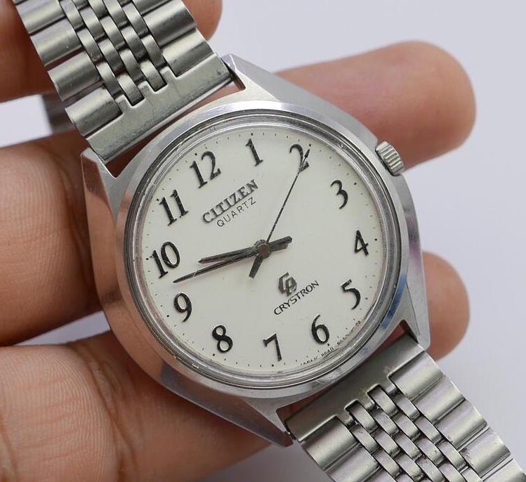 Vintage Citizen Crystron White Dial Men Quartz Watch Japan Round Shape 38mm