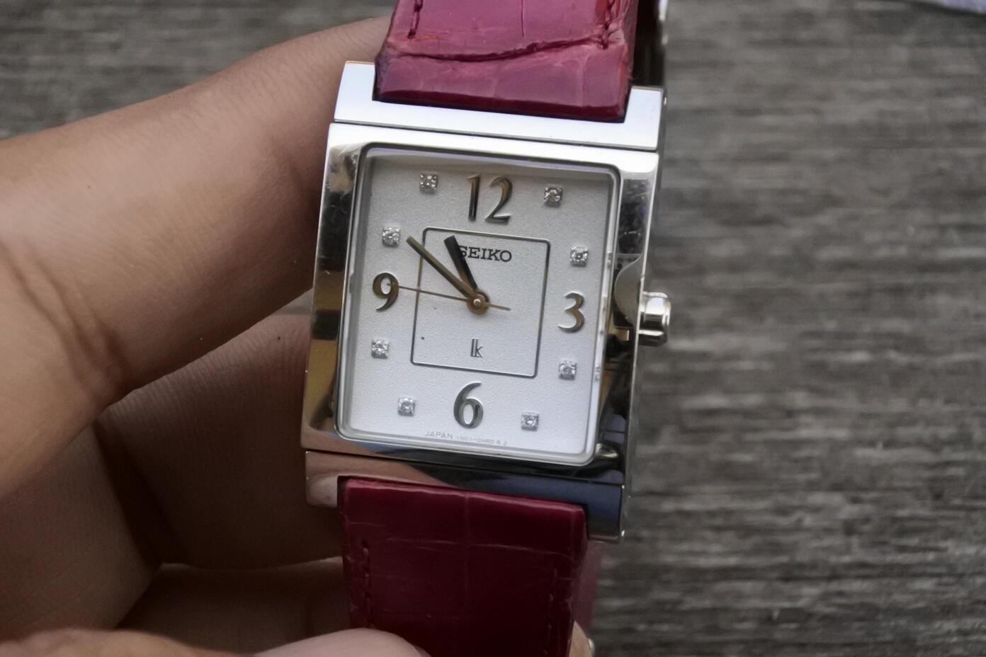 Vintage Seiko Lukia 1N01 0DY0 Lady Quartz Watch Japan Square Tank