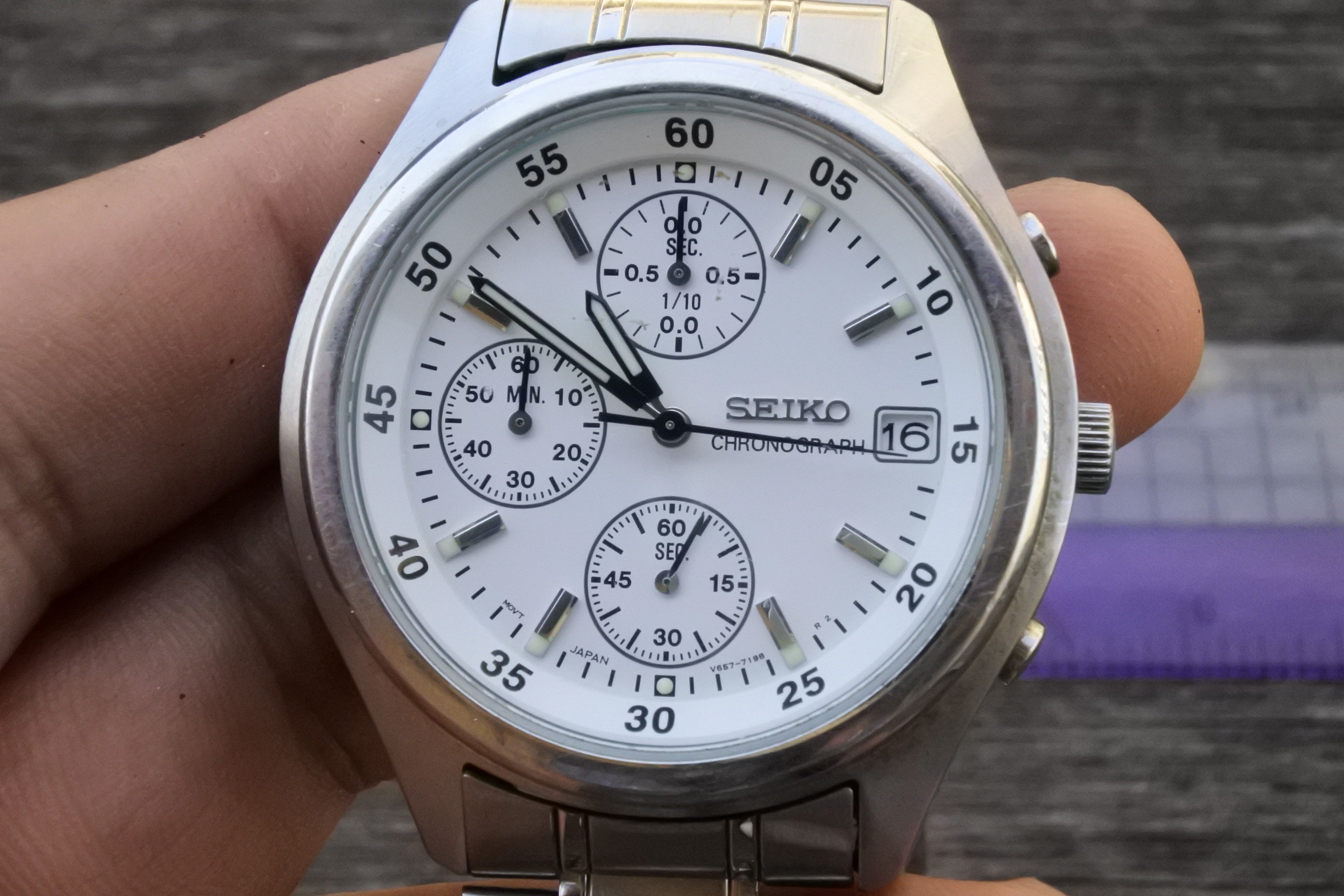 SEIKO V657-7100 Chronograph Quartz Men's Wristwatch 816001