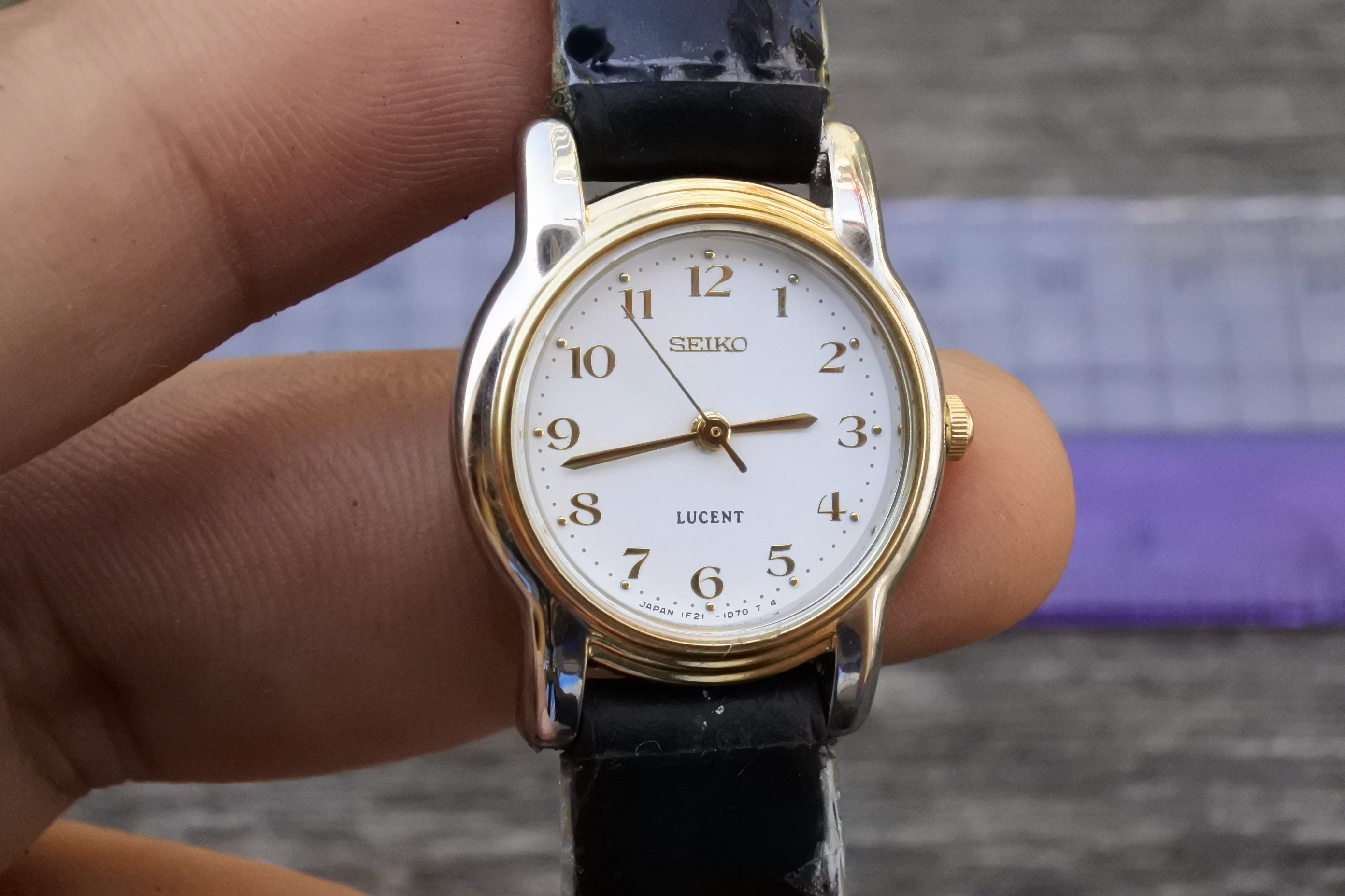 【稼働/良品】SEIKO クオーツ 1F21-0A50 MOOREA アイボリー 稼働/良品】SEIKO クオーツ 1F21-0A50 MOOREA アイボリー 楽天