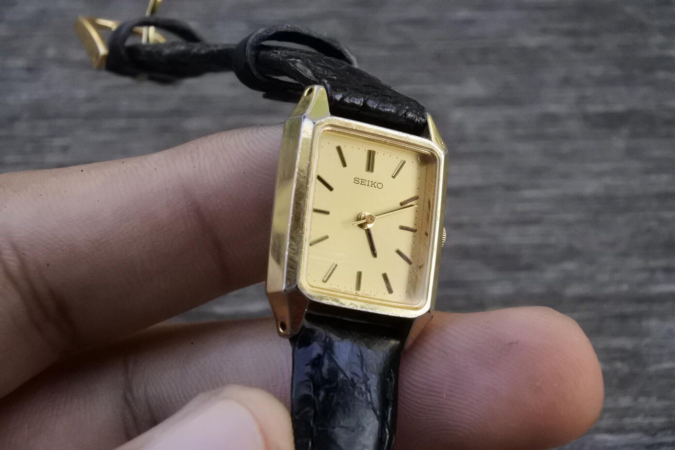 Vintage Seiko 4N21 5090 Yellow Dial Men Quartz Watch Japan