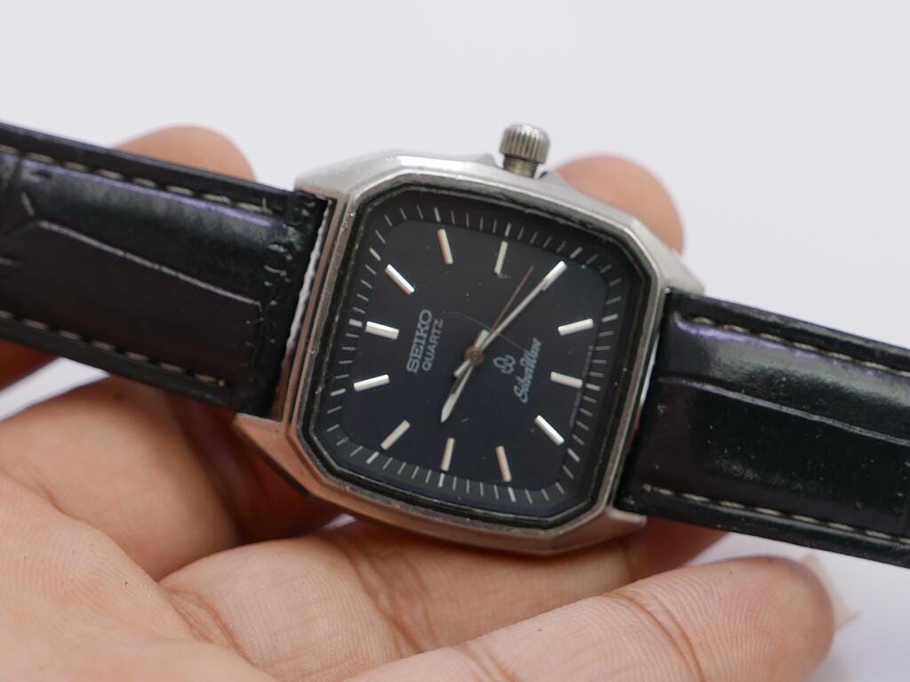 SEIKO Sijver Wave 稼働良品8221-5020 Seiko 8221-5020 Silver Wave Quartz Watch, 33x38mm, Original