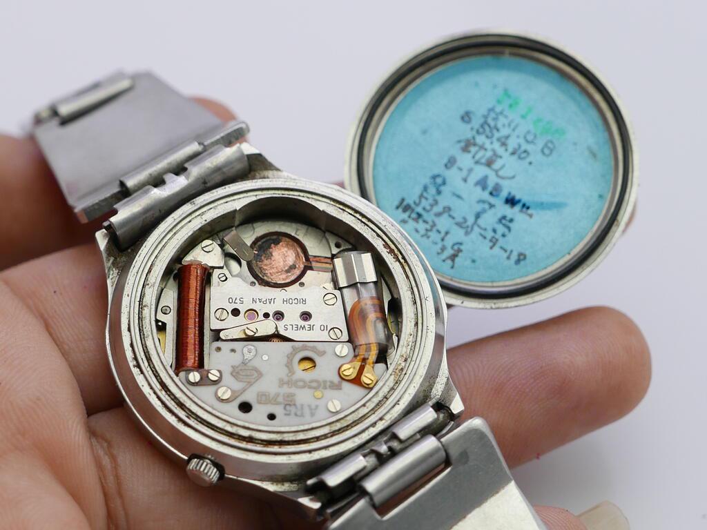 Vintage RICOH LSI REQUARTZ Roman Numeral Dial Men Quartz Watch