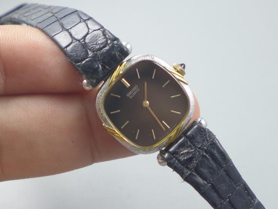 Seiko Ladies Watch RARE Vintage Black Leather Strap Gold-Tone Dial Seiko Dual Time Vintage Watch Gold — Double Display Tonneau  main image 4