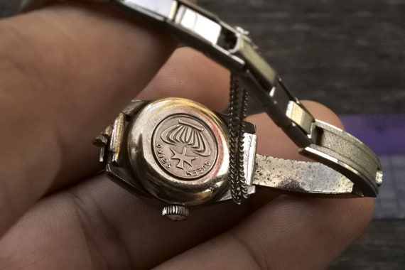 Vintage Queen Seiko Gold Plated White Dial Lady Hand Winding