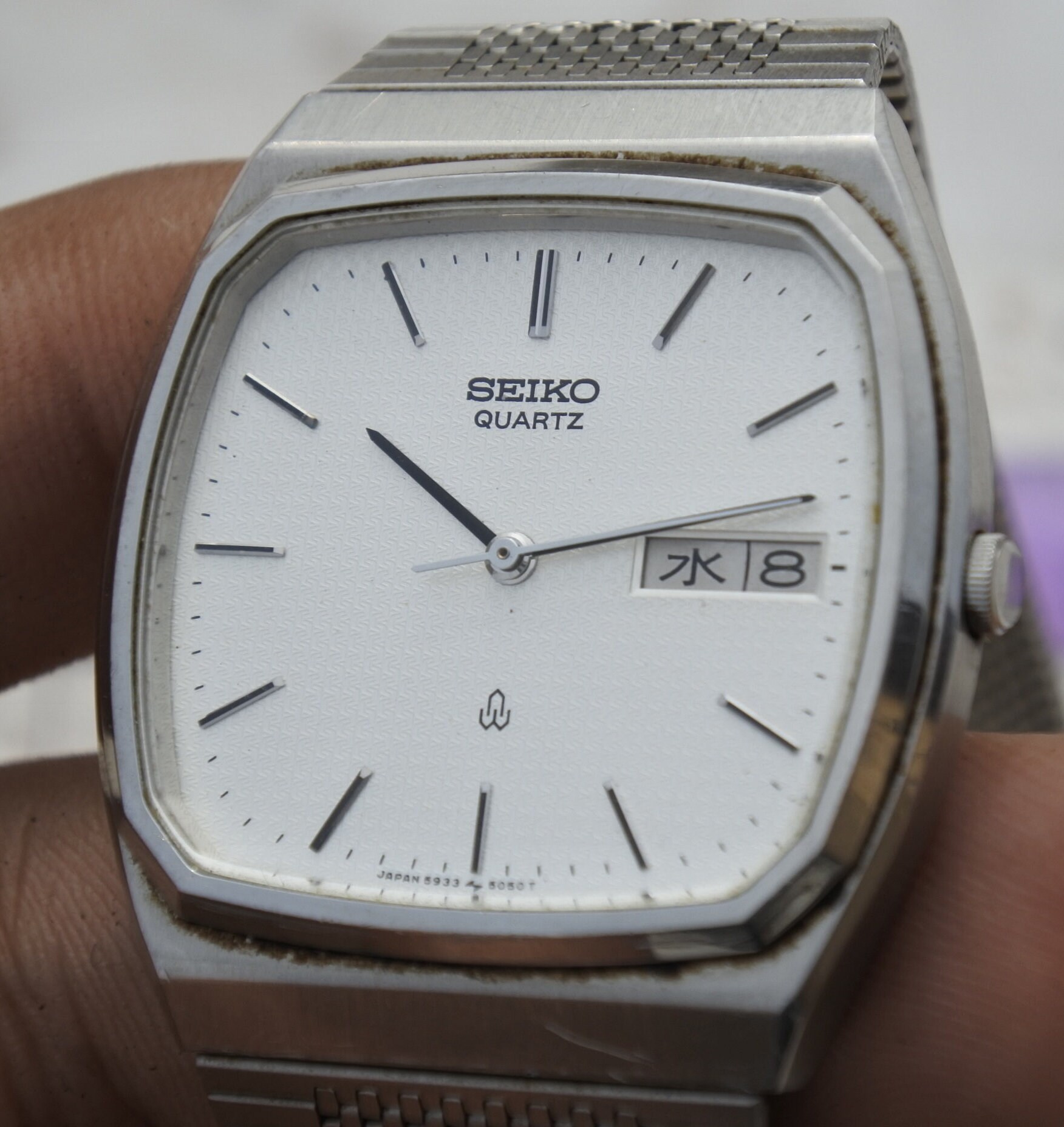 SEIKO クォーツ 5933-5040 Vintage Seiko 5933 5040 Textured Dial Men Quartz Wristwatch Japan