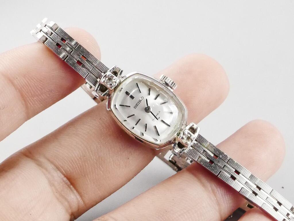 Vintage Seiko Gold Plate 11 3270 Silver Dial Lady Hand Winding