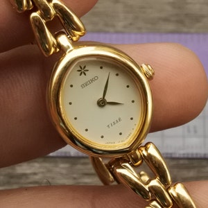 Vintage Seiko Tisse 1F20 5200 White Dial Lady Quartz Watch Japan