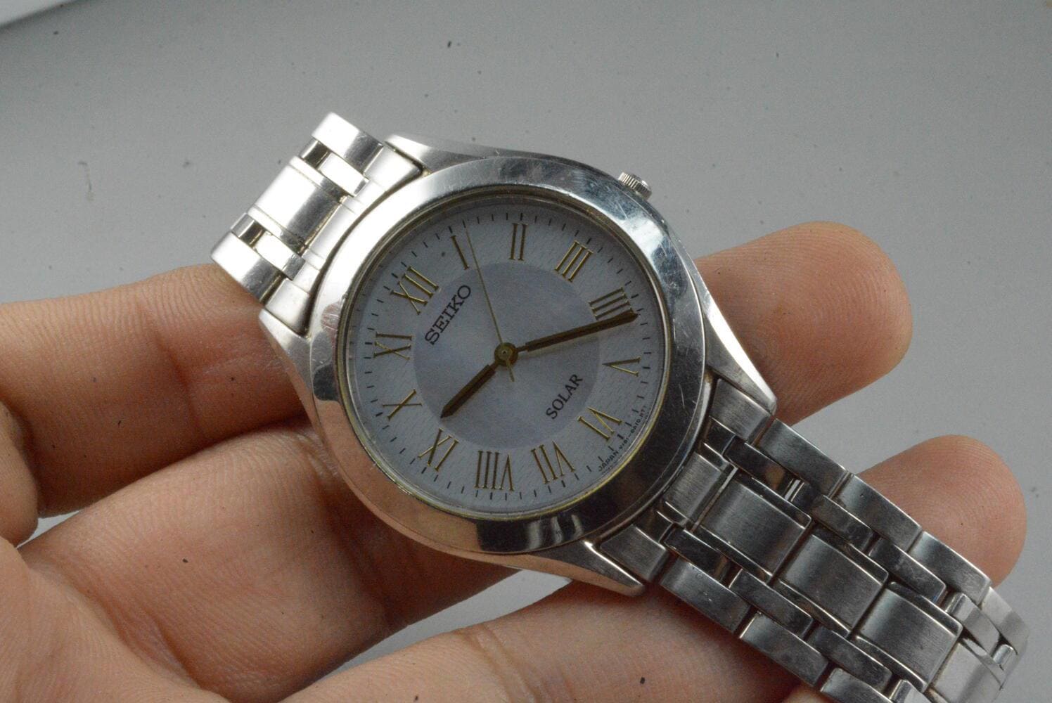 Vintage Seiko Solar Titanium V181 0A10 Mother-of-pearl Dial Men