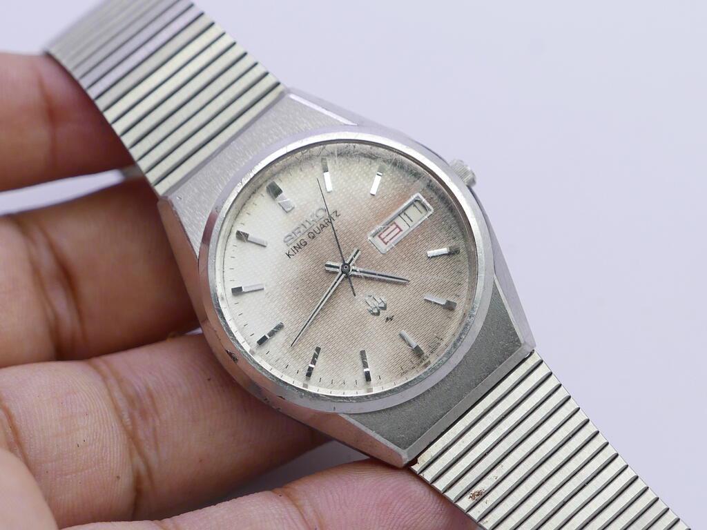 Vintage Seiko King Quartz 5856 8020 Textured Dial Men Quartz Watch