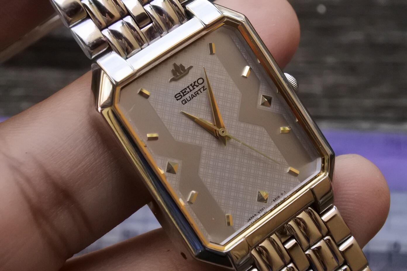 Vintage Seiko Galaxy V701 5J40 Texture Dial Men Quartz Japan
