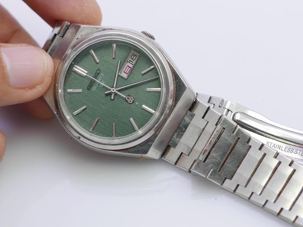 Vintage Seiko QZ 0923 8040 Green Dial Men Quartz Watch Japan Round
