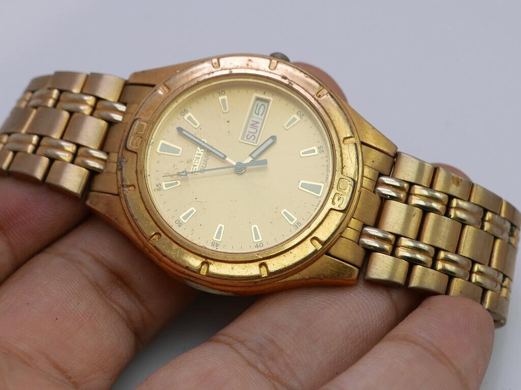 SEIKO セイコー ブレスウォッチ 2Pカラーストーン ルビー ゴールド Vintage Seiko 7N43 7111 Yellow Dial Men Quartz Watch Japan Round