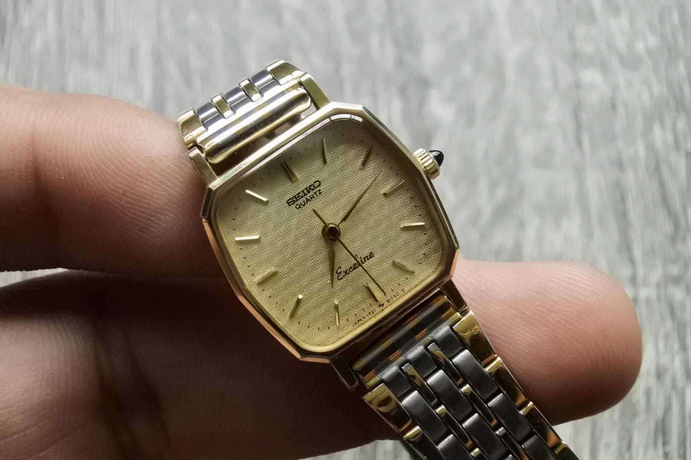 Vintage Seiko Exceline 1221 5010 Textured Dial Lady Quartz Watch