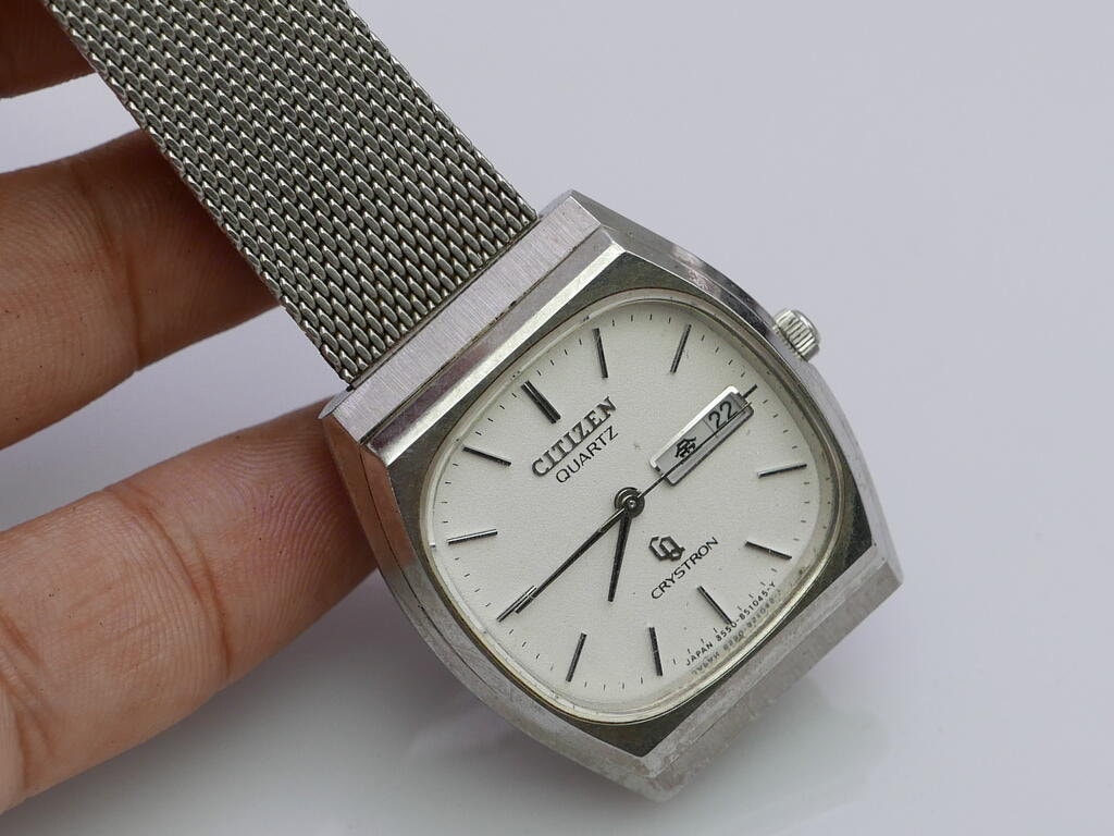 Vintage Citizen Crystron KANJI DATE White Dial Men Quartz Watch