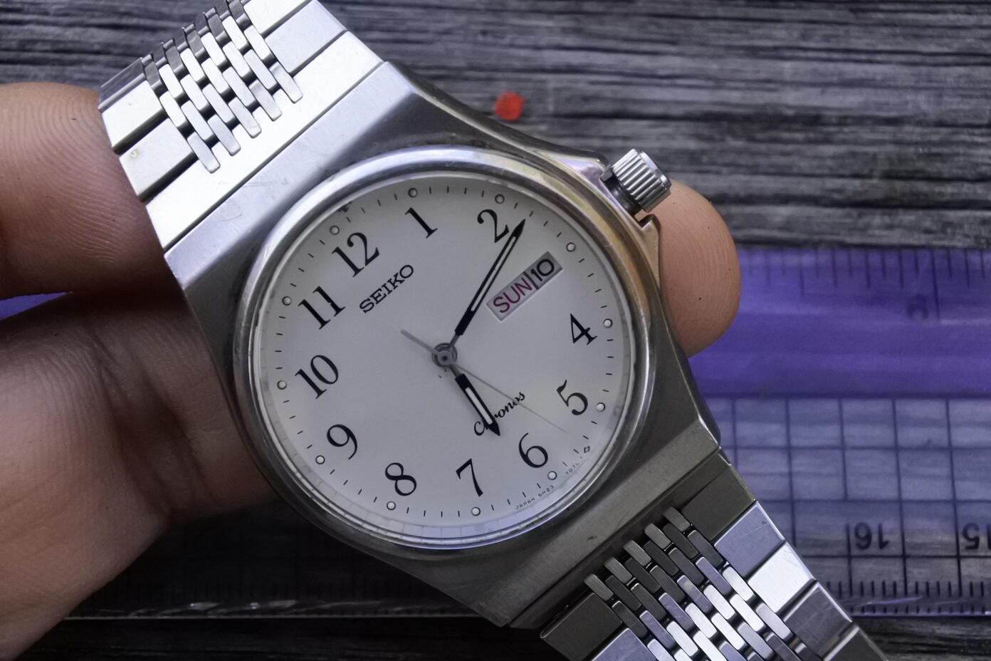 Vintage Seiko Chronos 5H23 7D20 White Dial Men Quartz Watch Japan