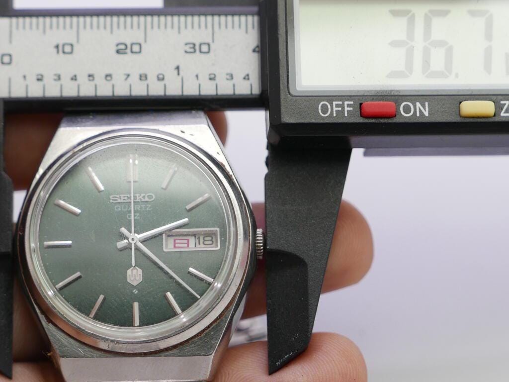 Vintage Seiko QZ 0923 8040 Green Dial Men Quartz Watch Japan
