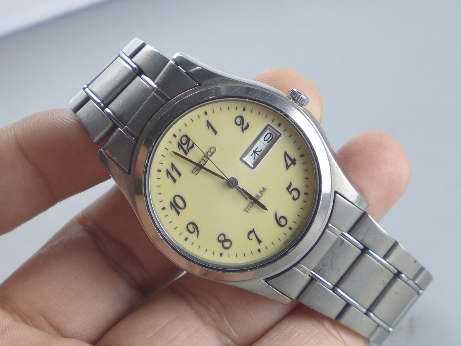 Vintage Seiko Titanium 7N43 9090 Yellow Dial Men Quartz Watch